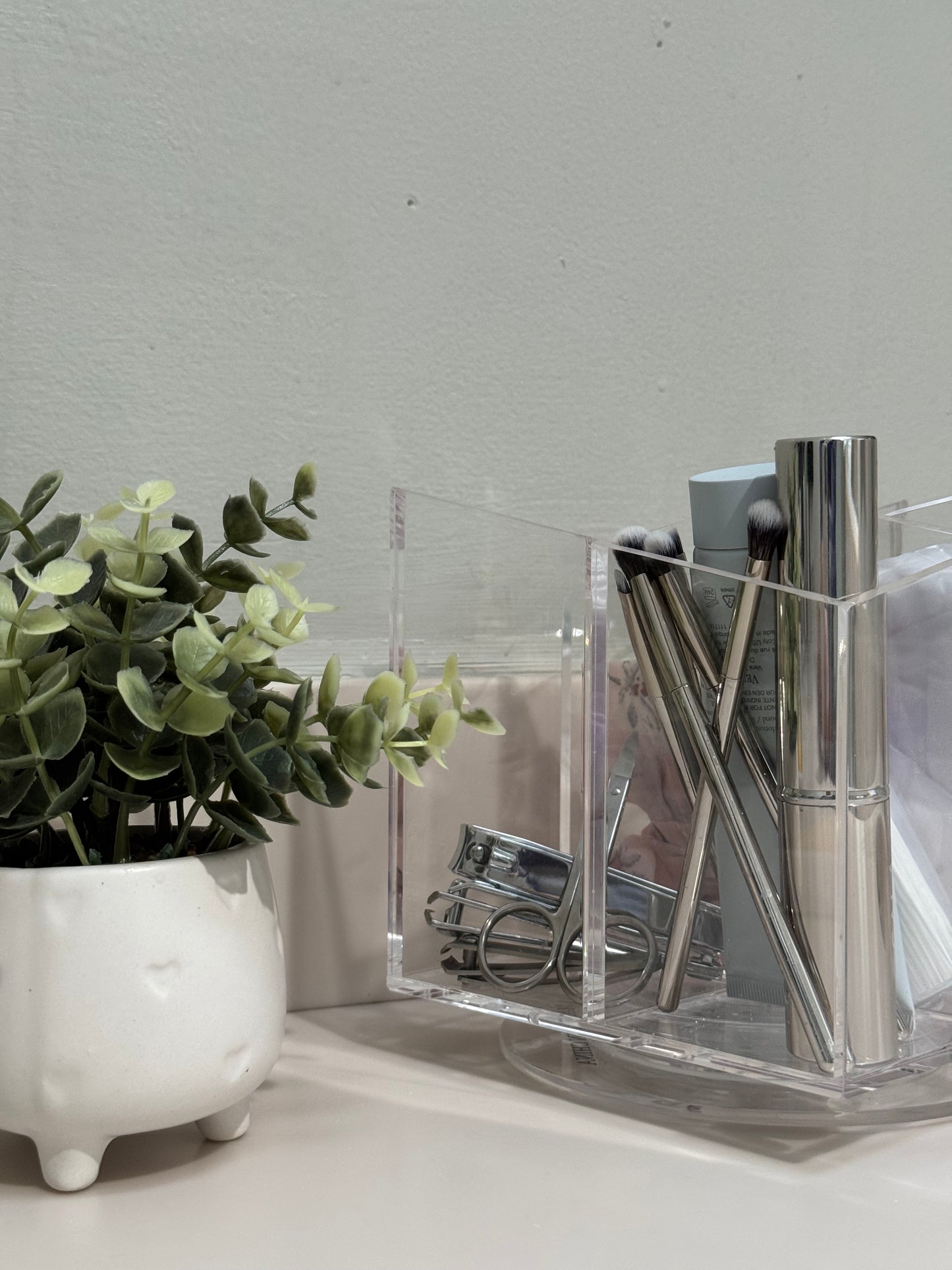 Quiet Cozy Stay Spacious Home Near Beach & Shops – large 4-bedroom vacation rental in Hamden, CT 06514 perfect for families and groups, private setting near shoreline and stores