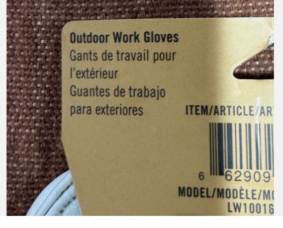 Label on a pair of outdoor work gloves with text in multiple languages and a barcode.